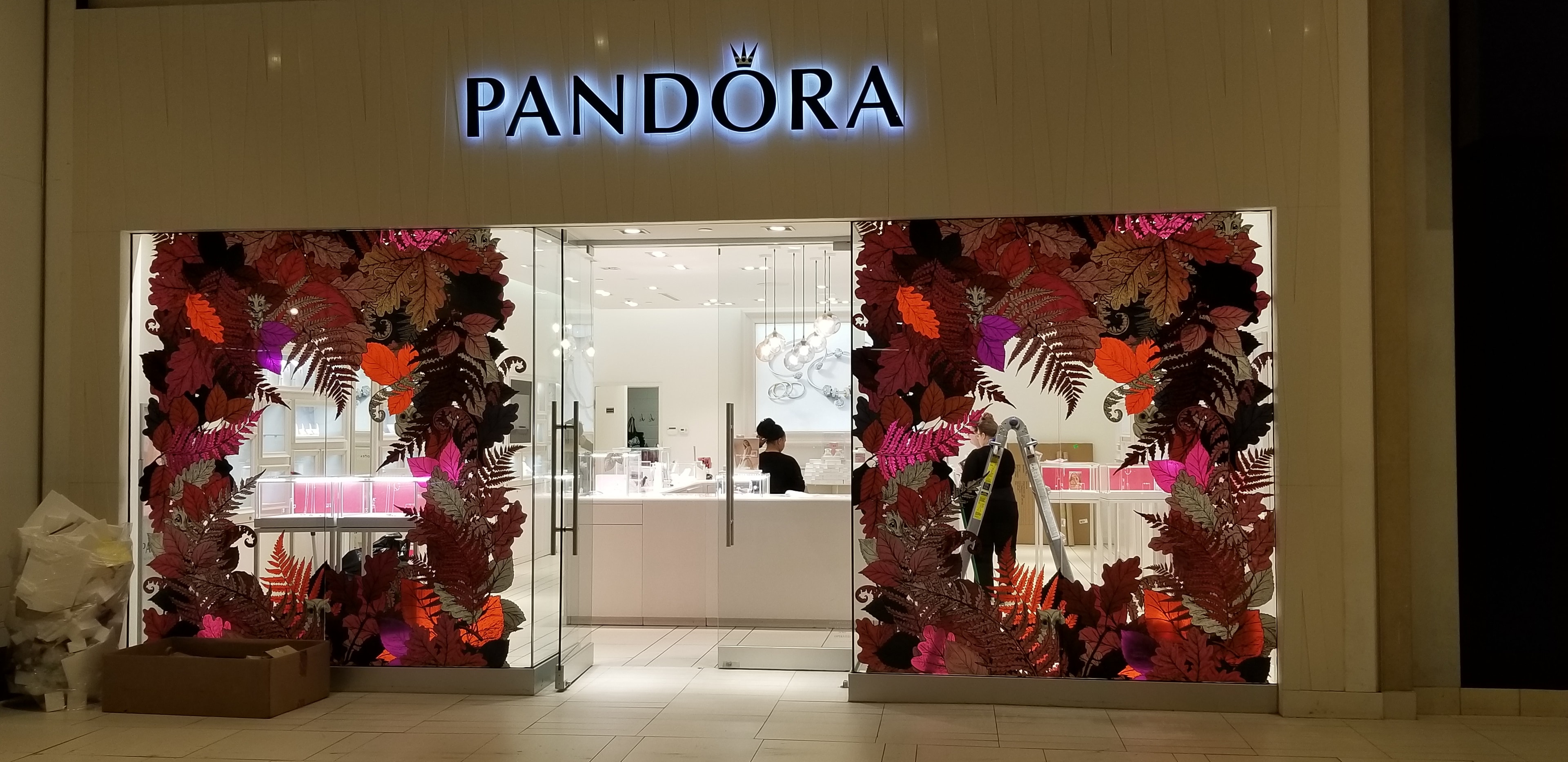 Pandora jewelry store mall storefront graphics